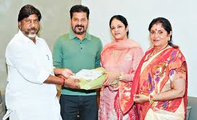 వివాహానికి రండి.. సీఎం రేవంత్ రెడ్డిని ఆహ్వానించిన భట్టి విక్రమార్క