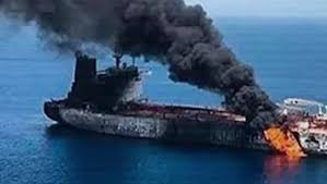 కువైట్ సమీపంలో చమురు ట్యాంకర్‌పై దాడి..సముద్రంలోకి చమురు లీక్