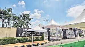 అసెంబ్లీ చుట్టూ కంచెలు… నిరసనల భయమా?