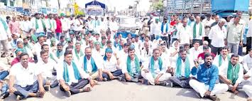 జగిత్యాలలో మొక్కజొన్న రైతుల ఆందోళన