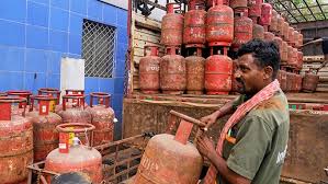 పీఎన్జీ ఉన్నచోట ఎల్పీజీ నిలిపివేతకు కేంద్రం నిర్ణయం