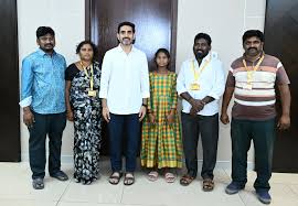 కార్యకర్త అర్జున్ కుటుంబానికి మంత్రి లోకేష్ భరోసా