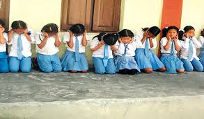 నల్గొండ గురుకులంలో విద్యార్థినులను గంటసేపు మోకాళ్లపై నిలబెట్టిన ప్రిన్సిపాల్.