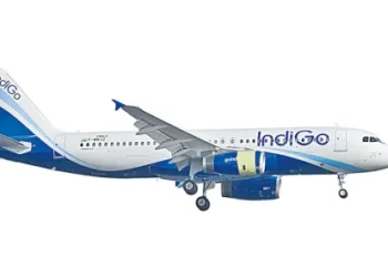 విశాఖ నుంచి ఢిల్లీ వెళ్తున్న విమానానికి సాంకేతిక లోపం