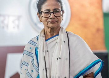 పశ్చిమ బెంగాల్‌లో రాజకీయ వేడి..మమతా 20 కమిటీ పోస్టుల నుంచి రాజీనామా!!