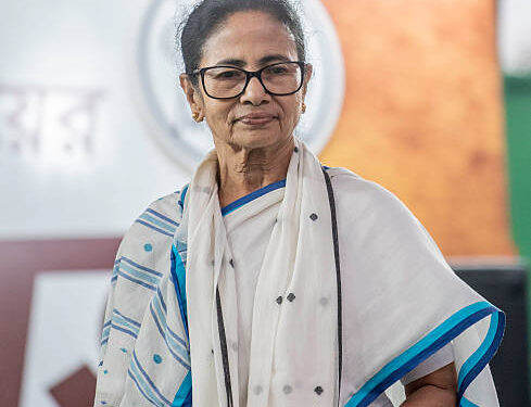 పశ్చిమ బెంగాల్‌లో రాజకీయ వేడి..మమతా 20 కమిటీ పోస్టుల నుంచి రాజీనామా!!