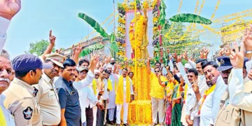 44వ ఆవిర్భావ దినోత్సవ వేడుకల్లో ఎన్టీఆర్ విగ్రహాలకు నివాళులు