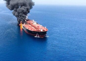 “ఇరాన్ డ్రోన్ దాడి: కువైట్ చమురు ట్యాంకర్ మంటల్లో