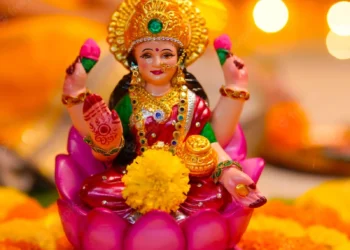 పింక్‌ రంగులో నైవేద్యాలతో లక్ష్మీదేవిని ప్రసన్నం చేయడం.. భక్తుల ప్రత్యేకత!