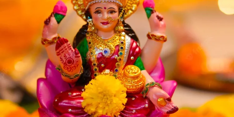 పింక్‌ రంగులో నైవేద్యాలతో లక్ష్మీదేవిని ప్రసన్నం చేయడం.. భక్తుల ప్రత్యేకత!