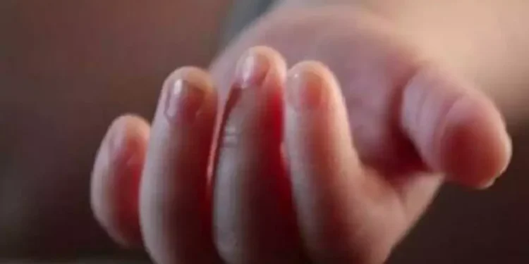 బెలూన్‌ గొంతులో ఇరుక్కొని చిన్నారి మృతి..!!