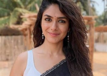 ‘సీతారామం’ బ్లాక్‌బస్టర్ తర్వాత మృణాల్ ఫ్లాష్‌!!