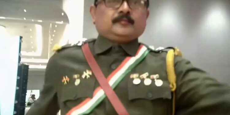 సుభాష్ చంద్రబోస్ వేషధారణలో టీడీపీ ఎమ్మెల్యే పాశం సునీల్ కుమార్