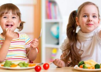 చిన్న వయసులోనే తెల్లబడుతున్న వెంట్రుకలు… కారణాలు ఏంటి?