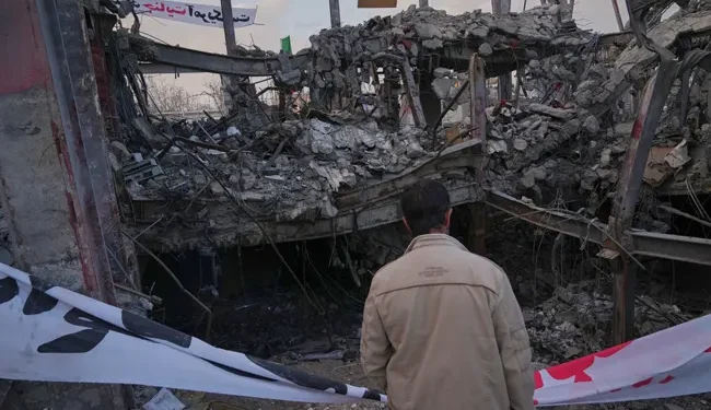 హర్మూజ్ పోరు: ట్రంప్ గడువు ముగియకముందే ఇరాన్ 'మానవ హారాల' వ్యూహం!