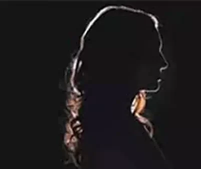 జాగ్రత్త మగువల్లారా! ఆన్ లైన్ స్నేహితులు కాదు.. వాళ్లు 'ఆన్ లైన్ దోపిడీదారులు'!