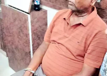 కాశీబుగ్గలో హైటెక్ దొంగతనం..వ్యాపారికి సంకెళ్లు వేసి మరీ దోచుకెళ్లిన ఎనిమిది మంది ముఠా!