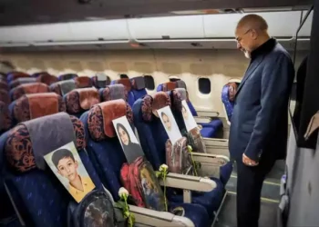 విమానంలో రక్తపు మరకలు.. సీట్లలో చిన్నారుల ఫోటోలు! మినాబ్ మృతుల జ్ఞాపకాలతో ఇరాన్ బృందం ప్రయాణం