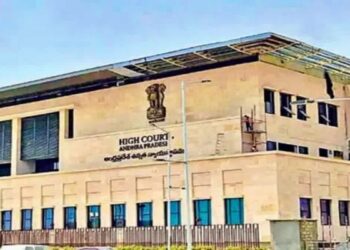 సోషల్ మీడియాలో అసభ్య పోస్టులపై హైకోర్టు ఆగ్రహం: కఠిన చర్యలు తప్పనిసరి