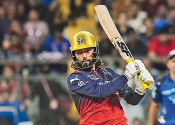 ఆర్సీబీ @ 240.. వాంఖడేలో పరుగుల జాతర! సాల్ట్, పాటీదార్ విధ్వంసానికి ముంబయి విలవిల!