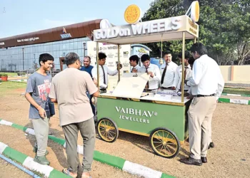 ఐస్‌క్రీమ్ బండిలో బంగారం ఏంటి బాబూ? ఈ ఐడియా అదిరిపోయిందిగా!