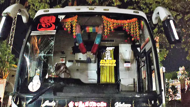 ప్రయాణికుల ప్రాణాలతో ప్రైవేట్ ట్రావెల్స్ ఆటలు.. మార్కాపురంలో విస్తుపోయే ఘటన!