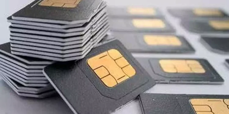 శంషాబాద్ ఎయిర్‌పోర్టులో 'సిమ్' బాంబు: 198 కార్డులతో పట్టుబడ్డ కిలాడీ.. కంబోడియా ముఠా గుట్టురట్టు!