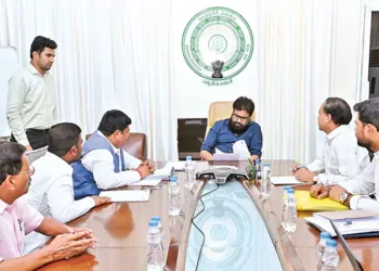 గిరిజనుల సమస్యలపై పవన్ కల్యాణ్ హామీ: అండగా ఉంటామన్న జనసేనాని!