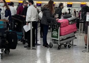 యూరప్ ట్రిప్ ప్లాన్ చేస్తున్నారా? ఈ కొత్త 'EES' రూల్స్ తెలియకపోతే ఫ్లైట్ మిస్సే!