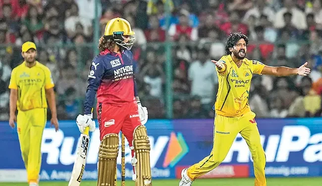 చెన్నై సూపర్ కింగ్స్‌కు షాక్: ఐపీఎల్ నుంచి ఖలీల్ అహ్మద్ అవుట్!