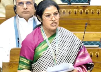 మహిళా రిజర్వేషన్ల వెనుక అసలు కథ ఇదే.. కాంగ్రెస్ వైఖరిని ఎండగట్టిన ఎంపీ పురందేశ్వరి !