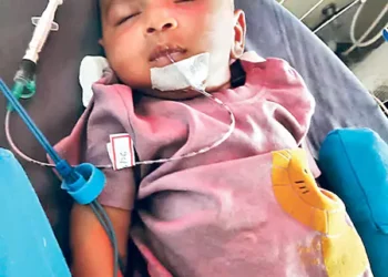 జన్యు వ్యాధితో పోరాడుతున్న రెండున్నర నెలల చిన్నారి