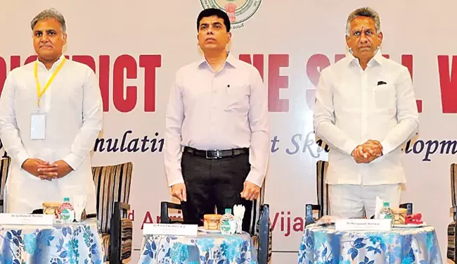 పరిశ్రమలకు తగిన నైపుణ్యాలతో యువత సిద్ధం కావాలి – కోన శశిధర్