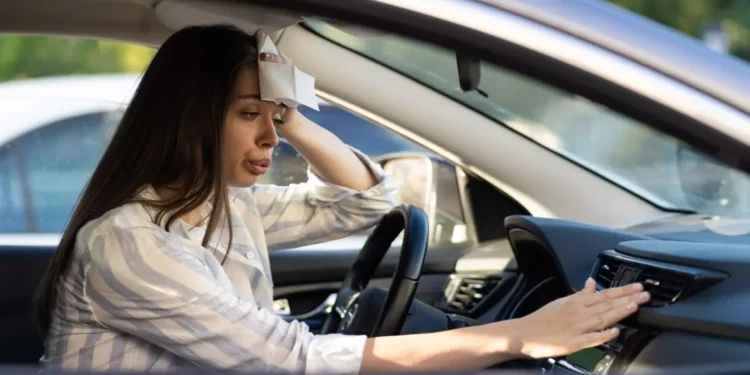 ఎండలో పార్క్ చేసిన కారులో వెంటనే ఏసీ ఆన్ చేస్తున్నారా?