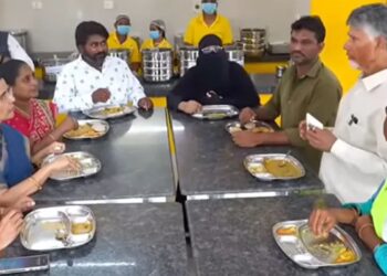 ప్రజల మధ్య సీఎం చంద్రబాబు – క్యాంటీన్‌లో ఆప్యాయ సంభాషణలు