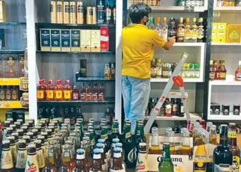 అర్ధరాత్రి బార్‌ల వద్ద ఫొటోలు తప్పనిసరి కాదు