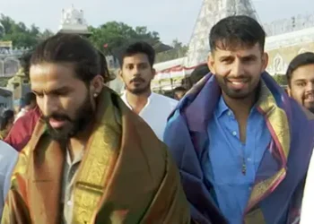 శ్రీవారి చెంత ఆర్‌సీబీ వీరులు: సీఎస్‌కేతో బిగ్ ఫైట్‌కు ముందు రజత్, జితేష్ ప్రత్యేక పూజలు!