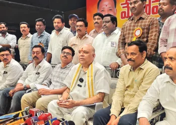 సచివాలయ ఉద్యోగుల సమస్యలపై జిల్లాల వారీ సదస్సులు.. ప్రభుత్వానికి తుది నివేదిక సిద్ధం!