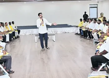 లోకేష్ హెచ్చరిక: ఇసుక, మట్టి దందాలో ఎమ్మెల్యేల పాత్రను పార్టీ నిర్లక్ష్యం చేయదు!