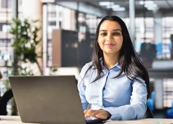 మారుతున్న శాలరీ రూల్స్: కొత్త కార్మిక చట్టాల కోసం వేతనాల్లో మార్పులు చేస్తున్న 57% కంపెనీలు.!!