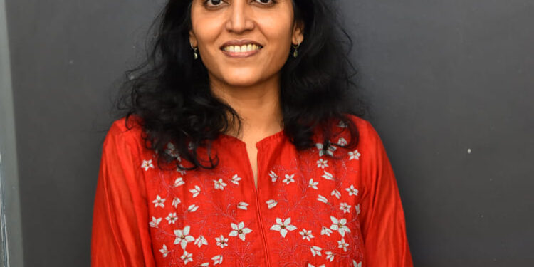 రొటీన్ వద్దు..రిస్క్ ముద్దు! 'డెకాయిట్' క్లైమాక్స్‌పై నిర్మాత సుప్రియ సెన్సేషనల్ కామెంట్స్!