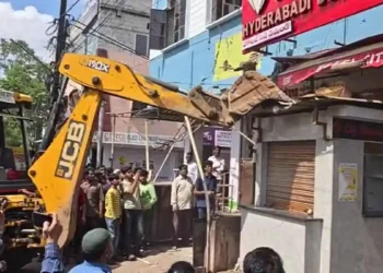 నగరంలో ఫుట్‌పాత్ ఆక్రమణలపై GHMC కఠిన చర్యలు