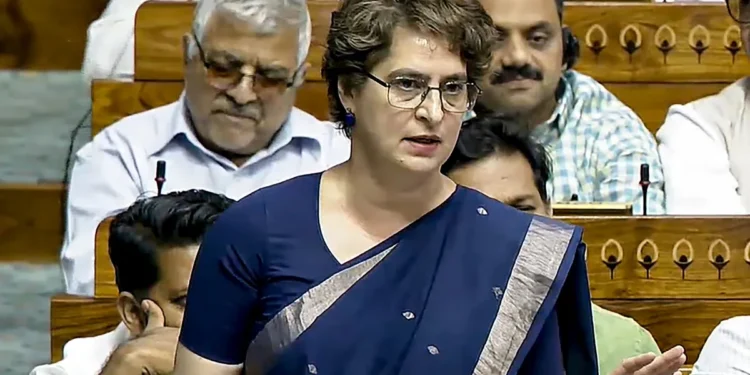 మహిళా రిజర్వేషన్‌పై రాజకీయ రగడ: కేంద్రంపై విపక్షం ఘాటు విమర్శలు
