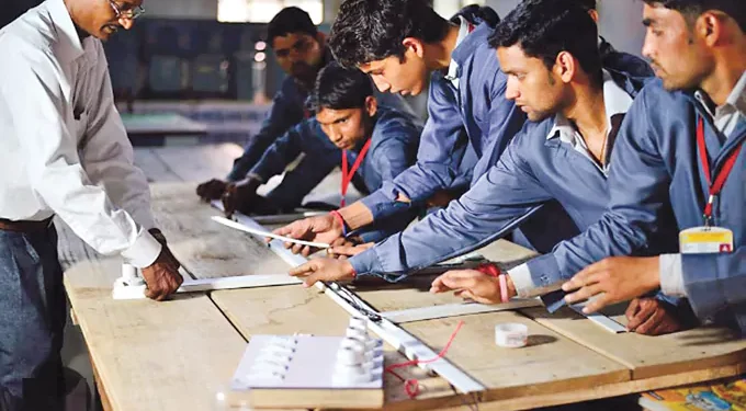 నైపుణ్యమే ముఖ్యము: వృత్తి కోర్సులు యువతకు కొత్త అవకాశాలు