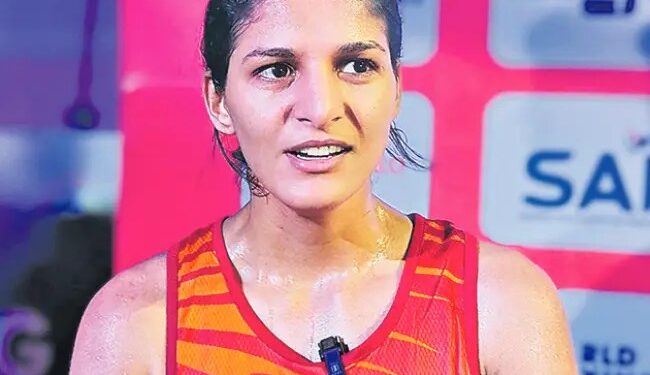 చైనా, జపాన్ బాక్సర్లకు చుక్కలు చూపిన మీనాక్షి.. 5-0తో ఏకపక్ష విజయం!