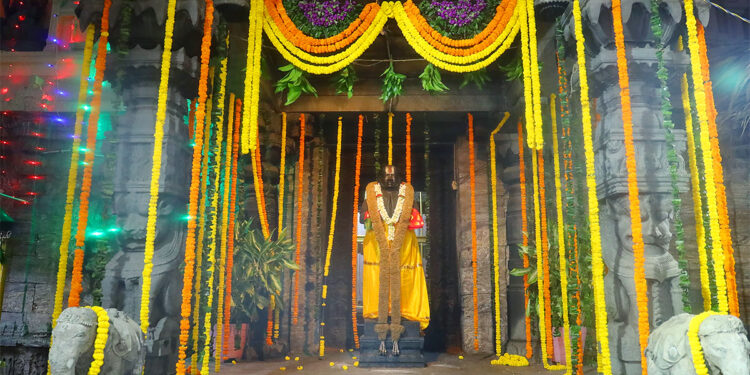 సింహాద్రిలో చందనోత్సవ వేడుకలు: భక్తులకు ప్రత్యేక సదుపాయాలు