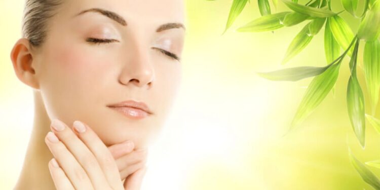 ఎండలోనూ మీ ముఖం తాజాగా ఉండాలా? అయితే ఈ జ్యూస్లు తాగాల్సిందే!