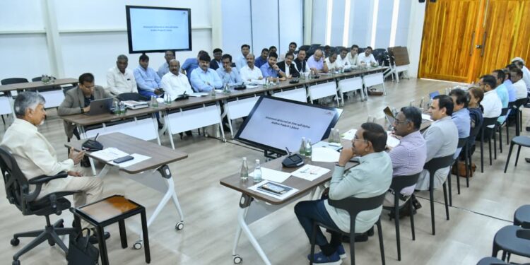 అమరావతి నిర్మాణ పనులపై సీఎం చంద్రబాబు సమీక్ష