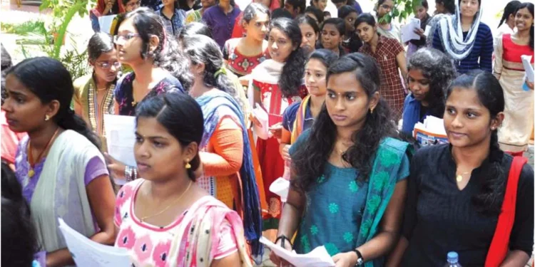 ఒకే ఆధార్ నంబర్‌తో హాల్ టికెట్లు సృష్టించిన కాలేజీ యాజమాన్యం