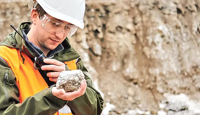 జియాలజీ పీజీ చేస్తే లభించే కెరీర్ మార్గాలు ఇవే